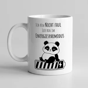 Panda-Tasse «Ich bin nicht faul, ich bin im Energiesparmodus» Oneliner-Motiv — Tasse weiss Henkel links 330 ml